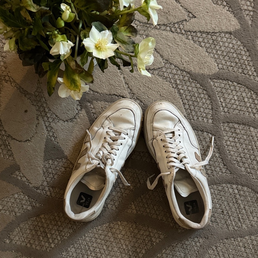 Veja White Women's Sneakers - Picture 2 of 6
